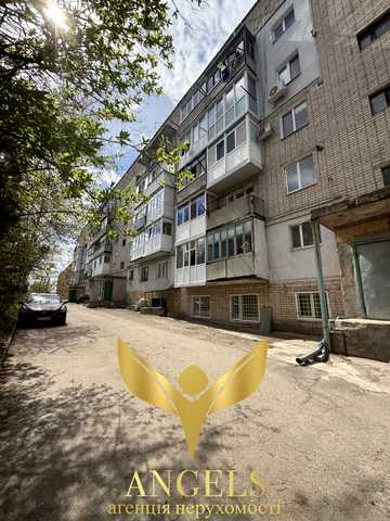 Металургів вул., 12