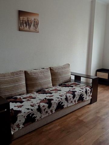 Воскресенська вул., 14-Б