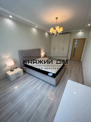 Драгоманова вул., 40-Е