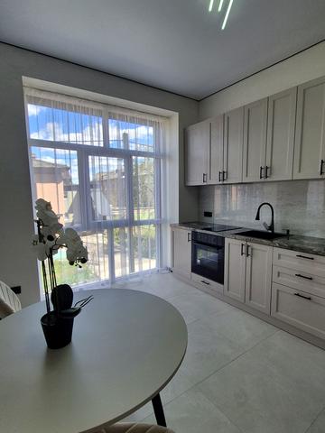 Петра Могили вул., 28