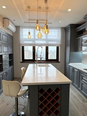 Анни Ахматової вул., 22