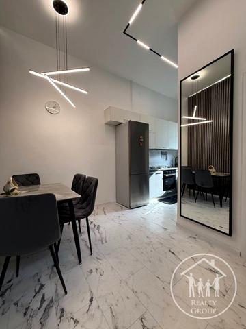 Омеляна Поповича вул., 8