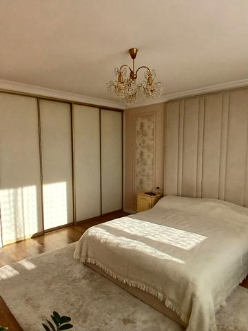 Героїв Крут вул., (Будинок 1)