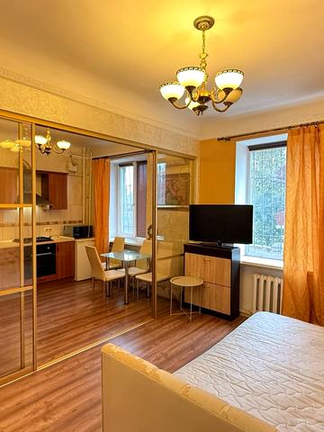 Паторжинського вул., 17