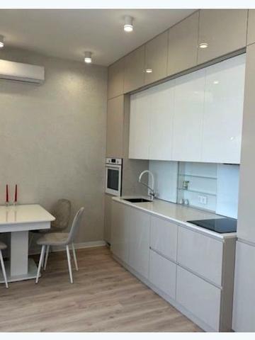 Ґарета Джонса вул. (Сімї Хохлових), 12