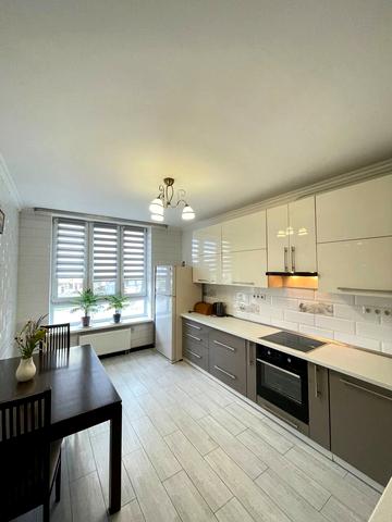 Академіка Глушкова просп., 9-Г