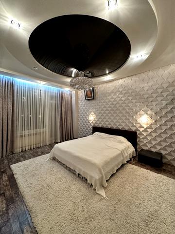 Літературна вул., 1а