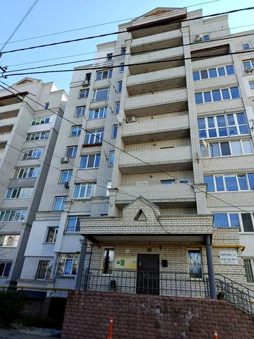 Паркова вул., 12