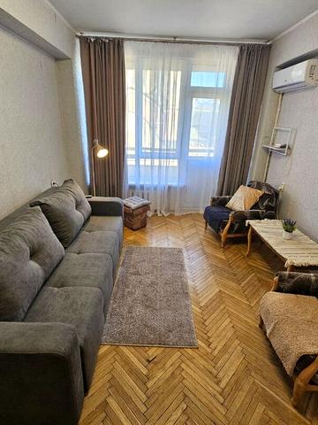 Велика Васильківська вул. (Червоноармійська), 51