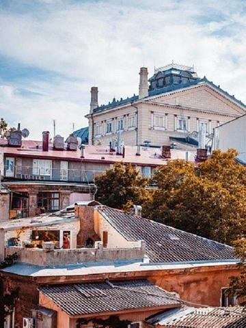 Садова вул., 7