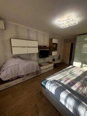 Героїв України просп. (Героїв Сталінграду), 15