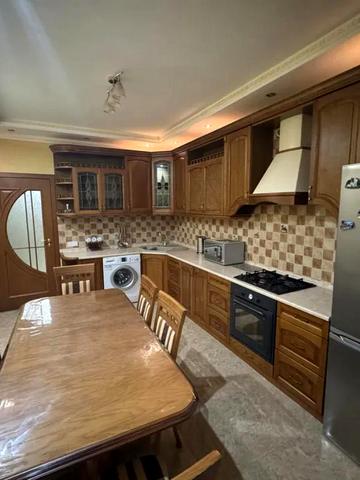 Івана Миколайчука вул., 4