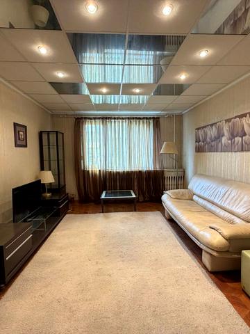 Академіка Корольова вул., 17