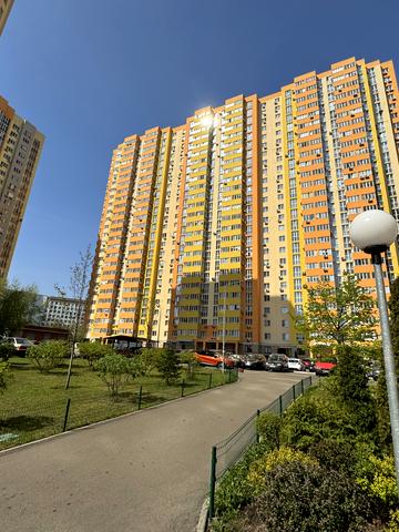 Сімї Кульженків вул. (Петра Дегтяренка), 37