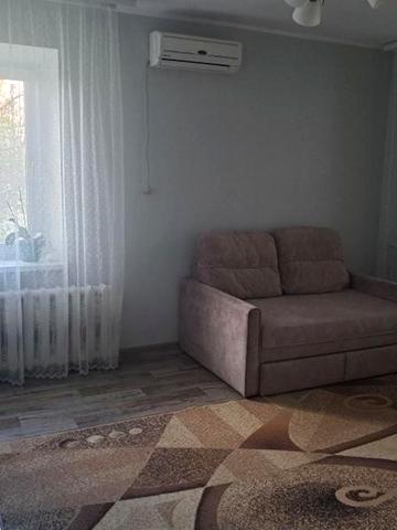 Князя Володимира Великого просп., 98