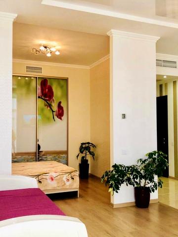 Олексія Вадатурського вул. (Маршала Малиновського), 18б