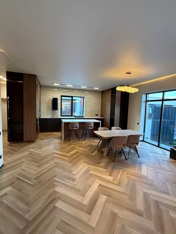 Центральна вул.