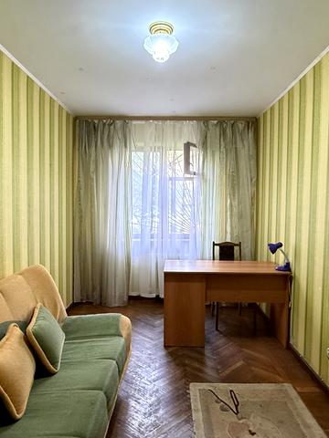 Сонячна вул., 16