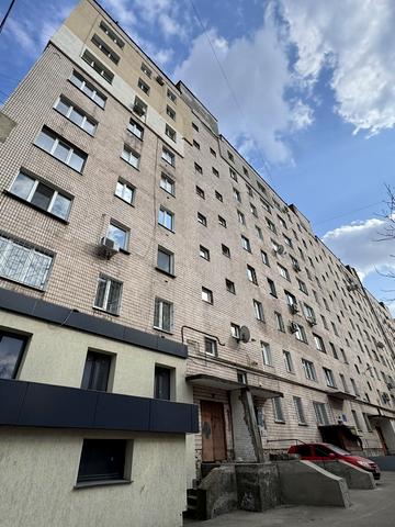 Камянецька вул., 38