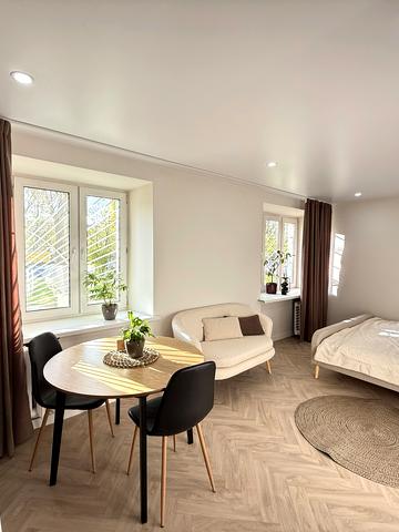 Дмитра Павличка просп., 8