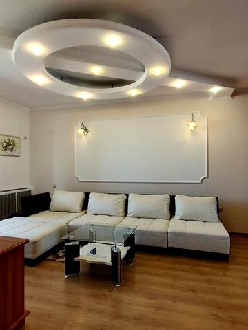 Анни Ахматової вул., 13-Б