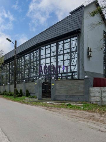 Звязківців вул., 2А