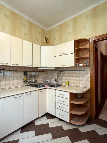 Івана Світличного вул. (Петровського), 2