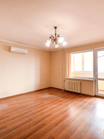 Дарницький бульв., 8