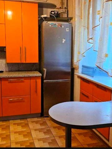 Незалежності вул. (Титова), 16