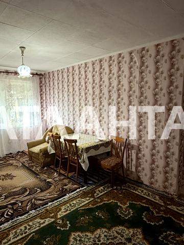 Космонавтів вул., 64
