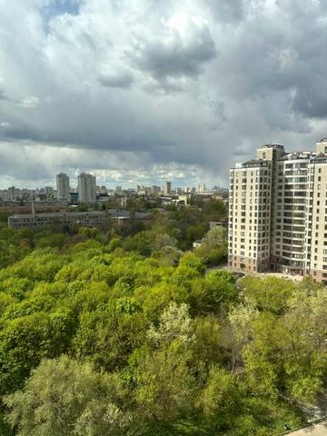 Дегтярівська вул., 25-Е