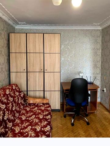 Дмитра Іванова вул., 4