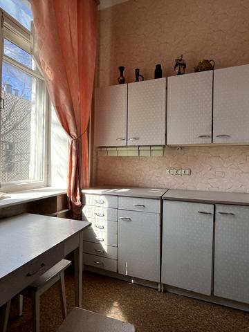 Петра Сагайдачного вул., 16