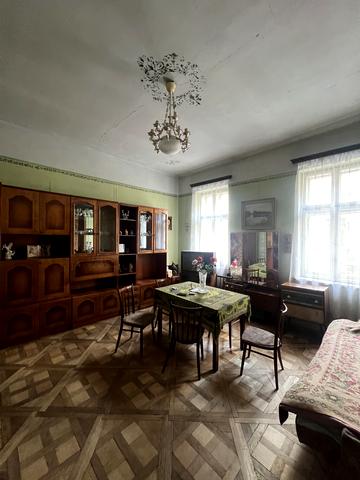 Союзу Українок вул. (), 15