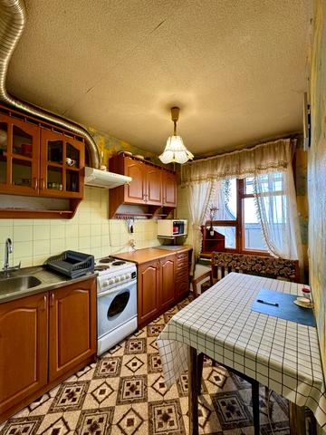 Героїв просп., 1