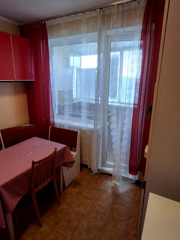 Мілютенка вул., 42