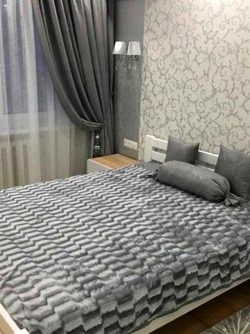 Мілютенка вул., 7