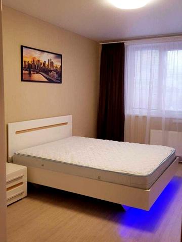Віталія Нестеренка вул., 1б