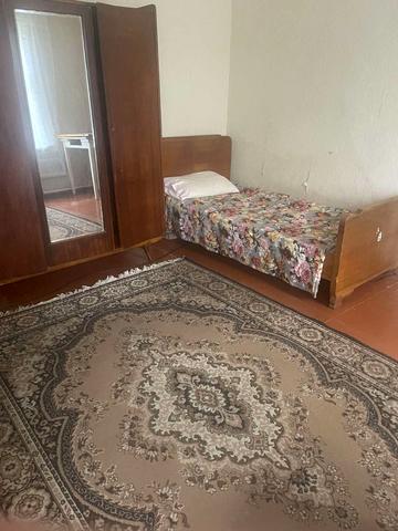Стрітенська вул. (Комсомольська), 52