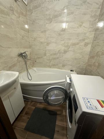 Миру пл., 7