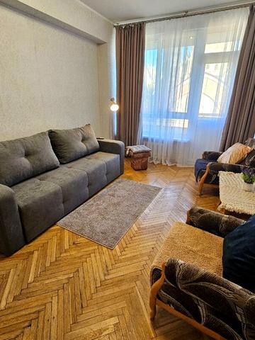Велика Васильківська вул. (Червоноармійська), 51