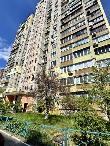 Драгоманова вул., 40