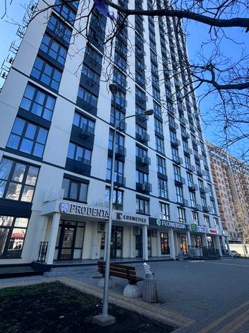 Літературна вул., 10-Б