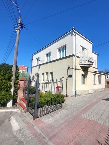 Короленка вул., 6