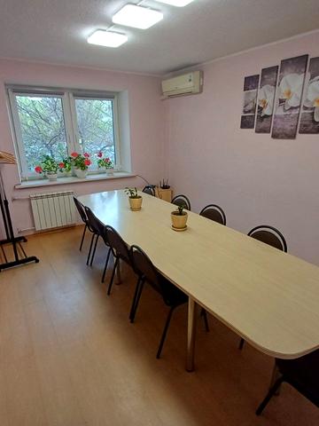 Оленівська вул., 8