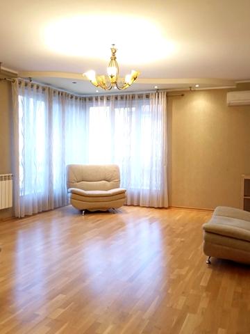 Володимира Великого вул., 9