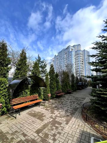 Миколи Бажана просп., 8-Б