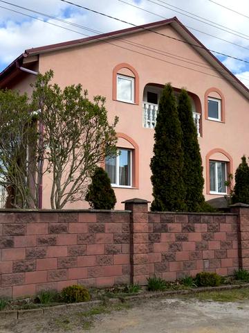 Молодіжна, 11