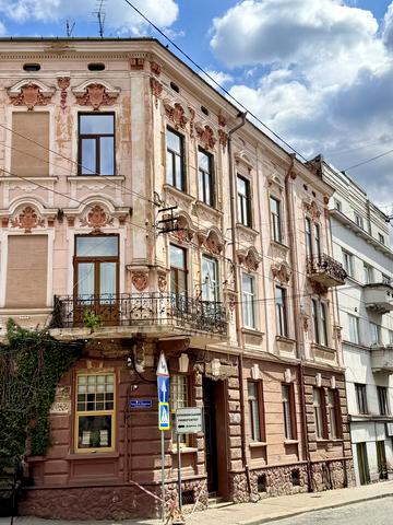 Університетська вул., 48