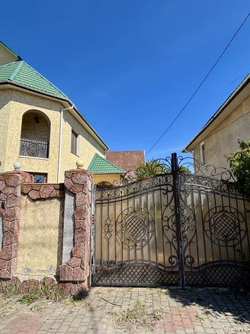 Івана Луценка вул., 38